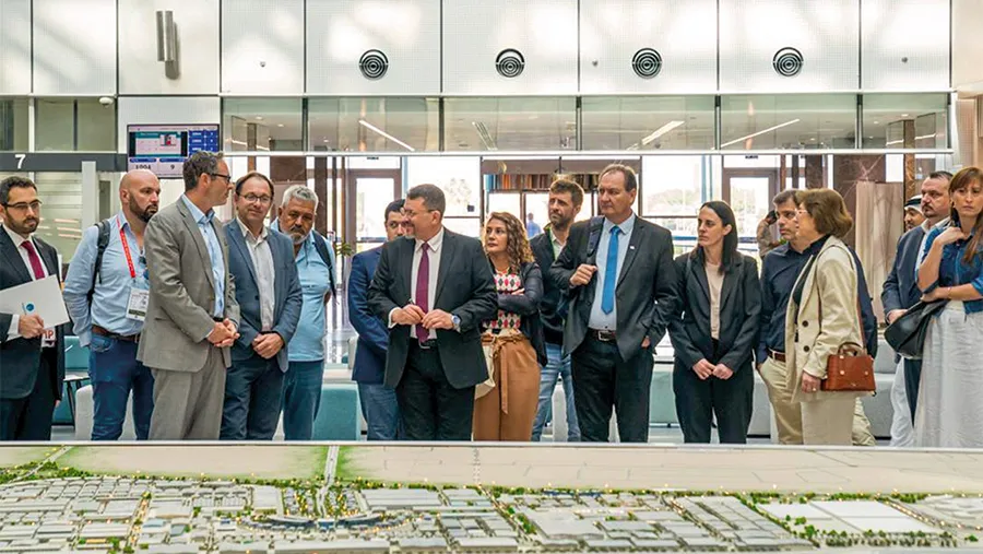 Las empresas, ligadas a los sectores de alimentos y bebidas, accedieron en Dubai a la oportunidad de exponer sus productos y establecer contactos comerciales con posibles nuevos clientes. Las empresas, ligadas a los sectores de alimentos y bebidas, accedieron en Dubai a la oportunidad de exponer sus productos y establecer contactos comerciales con posibles nuevos clientes.