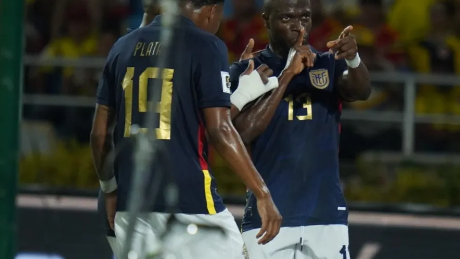 Ecuador resistió con un hombre menos y le ganó a Colombia en Barranquilla