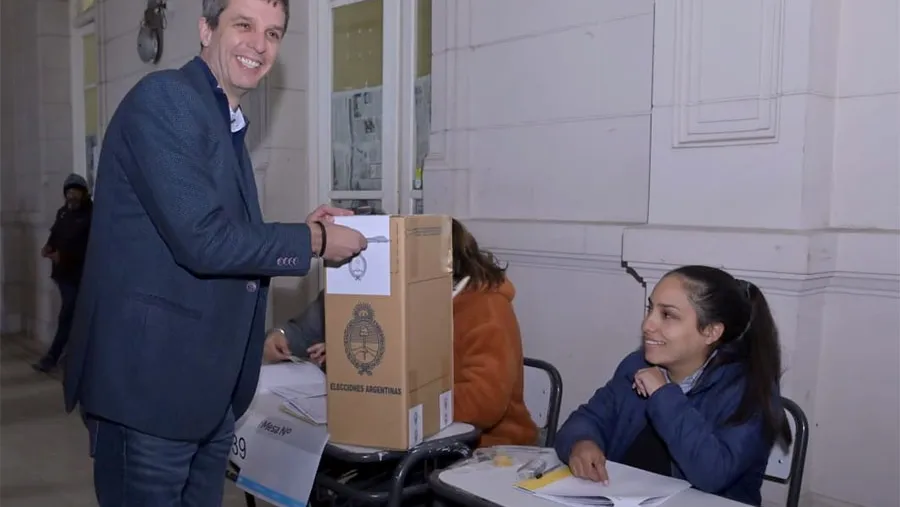 Enrique Cresto: “Que sea un gran día para la democracia, para las diferentes expresiones políticas y para todos los concordienses”. Enrique Cresto: “Que sea un gran día para la democracia, para las diferentes expresiones políticas y para todos los concordienses”.