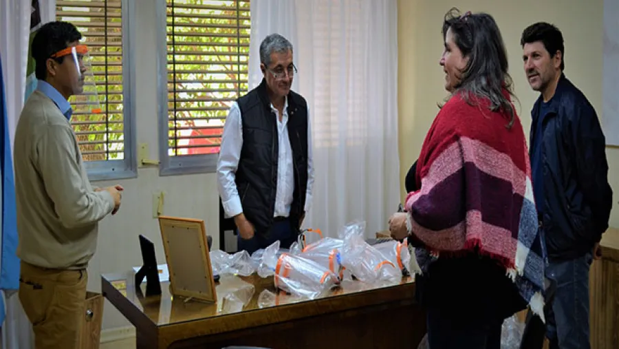 entrega de viseras faciales