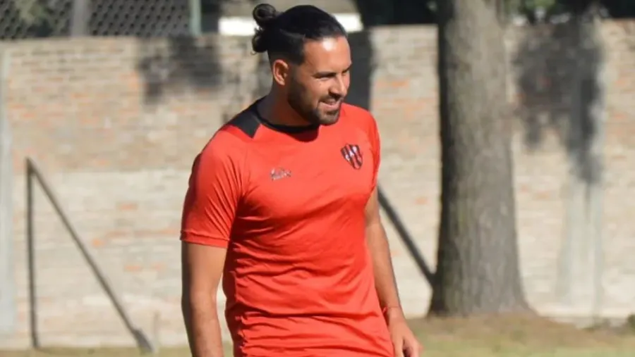 Patronato oficializó las llegadas del delantero Enzo Díaz y el defensor Joel Ghirardello Patronato oficializó las llegadas del delantero Enzo Díaz y el defensor Joel Ghirardello