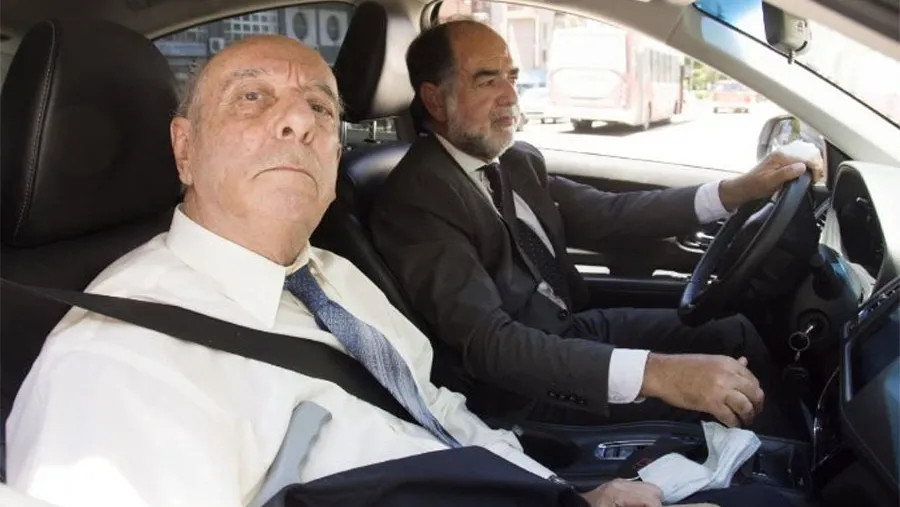 Joe Erbetta, acompañado de su entonces abogado Marcelo Baridón, rumbo al Juzgado Federal de Paraná.