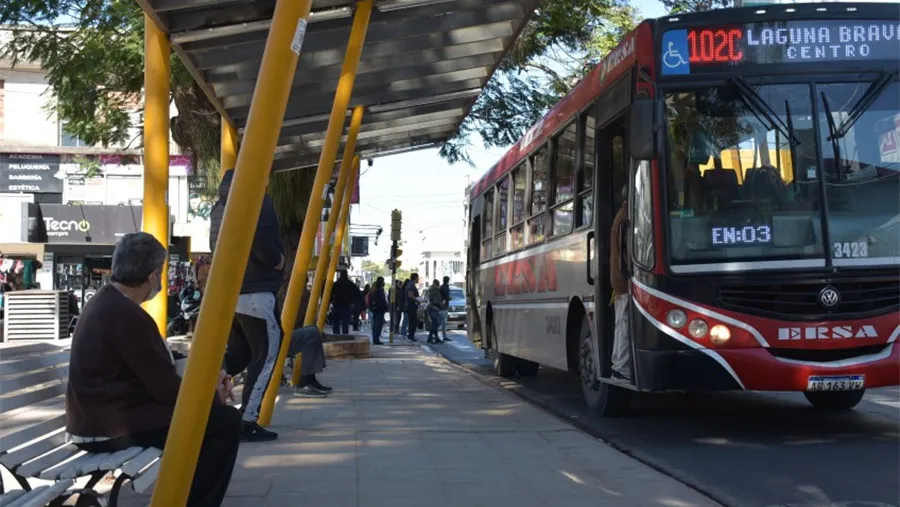 El Grupo Ersa que presta el servicio del transporte público urbano de la ciudad de Corrientes anunció el retiro de sus prestaciones y deja mil trabajadores despedidos. El Grupo Ersa que presta el servicio del transporte público urbano de la ciudad de Corrientes anunció el retiro de sus prestaciones y deja mil trabajadores despedidos.