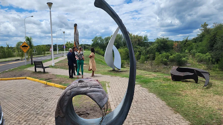 Las obras que estaban expuestas en un emplazamiento transitorio serán ubicadas para su exposición en la zona Norte de la Isla del Puerto, en las inmediaciones del Centro de Interpretación de los Humedales. Las obras que estaban expuestas en un emplazamiento transitorio serán ubicadas para su exposición en la zona Norte de la Isla del Puerto, en las inmediaciones del Centro de Interpretación de los Humedales.