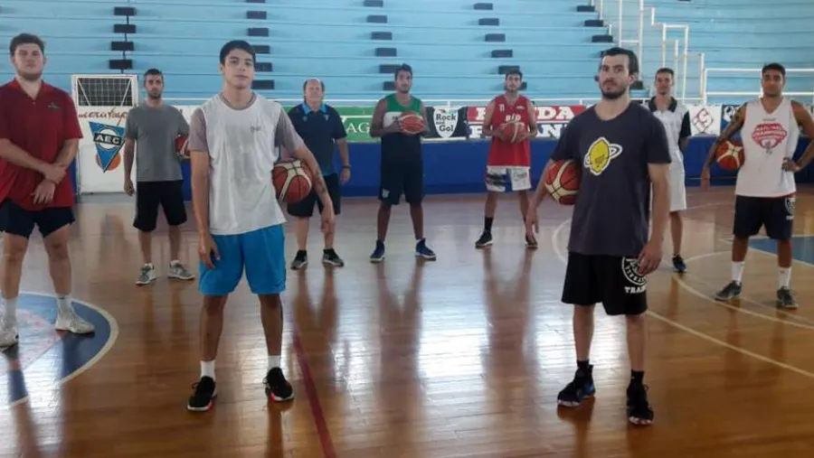 Con "Cachi" Bonell y la sorpresiva vuelta de Ruiz Moreno, Echagüe inició las prácticas