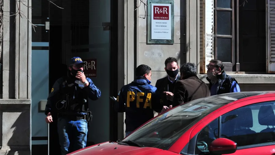 AFIP allanó un estudio contable por una causa que involucra a Cristina Fernández