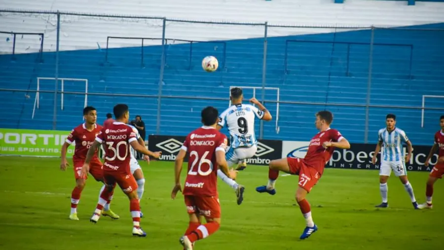 Atlético Tucumán y Huracán no se sacaron ventajas en los minutos restantes Atlético Tucumán y Huracán no se sacaron ventajas en los minutos restantes
