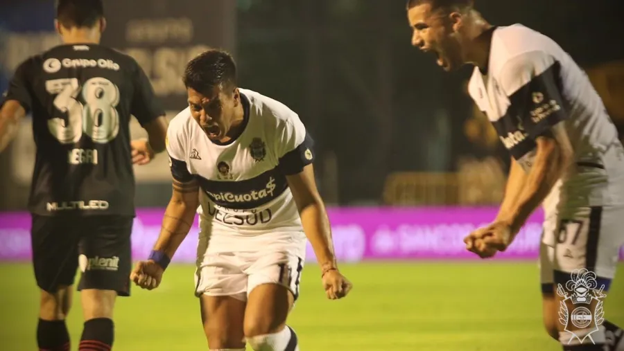 En el bosque platense, Gimnasia le ganó a Newell’s y festejó al cierre de la fecha En el bosque platense, Gimnasia le ganó a Newell’s y festejó al cierre de la fecha