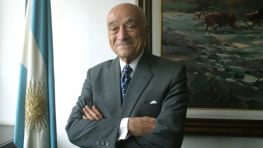 Enrique Eskenazi, empresario de los sectores financiero, energético, agroindustrial e infraestructura. Enrique Eskenazi, empresario de los sectores financiero, energético, agroindustrial e infraestructura.