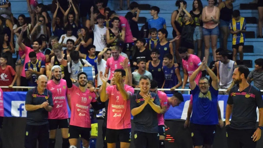 Vóley: Paracao luchó y en cinco sets se quedó con otro partido clave