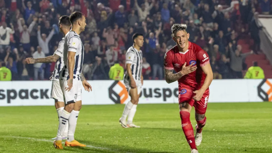 Fútbol: Argentinos Juniors venció a Talleres y llegó a la cima de la Zona A Fútbol: Argentinos Juniors venció a Talleres y llegó a la cima de la Zona A