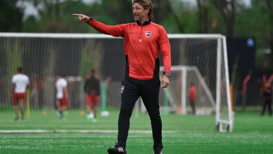 “No sé un carajo de táctica, pero sé de caerse y levantarse”, disparó el crespense Heinze