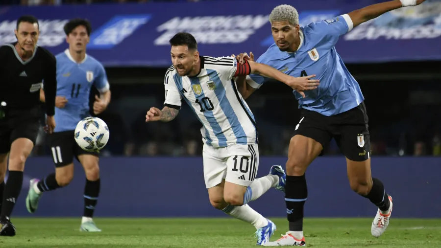 Eliminatorias: Uruguay minimizó a la Argentina en "La Bombonera" y la dejó sin invicto