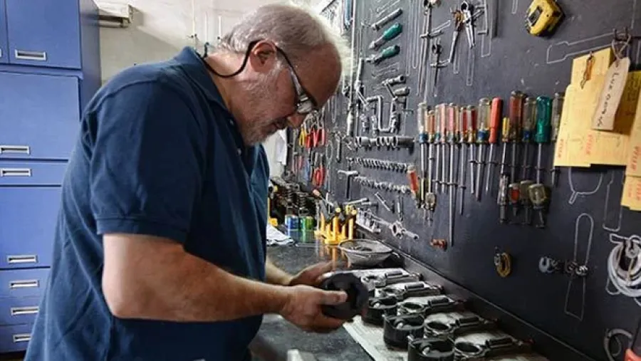 TC: Fabián Acuña ajusta detalles en el armado del nuevo auto del paranaense Mariano Werner