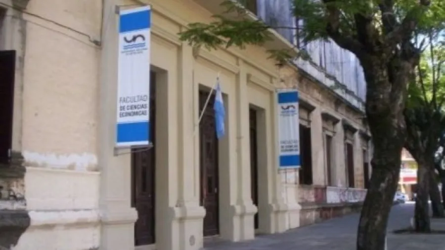 Facultad de Ciencias Económicas Facultad de Ciencias Económicas