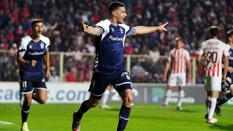 Con aporte entrerriano, Gimnasia ganó en Santa Fe y quedó a un punto de la cima