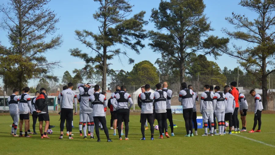 Convocados: Patronato no podrá contar con Álvarez ni Cobos, pero sí con Quintana y Herrera