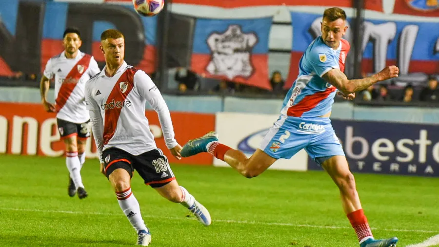 En un pobre partido, Arsenal y River empataron sin goles en Sarandí En un pobre partido, Arsenal y River empataron sin goles en Sarandí
