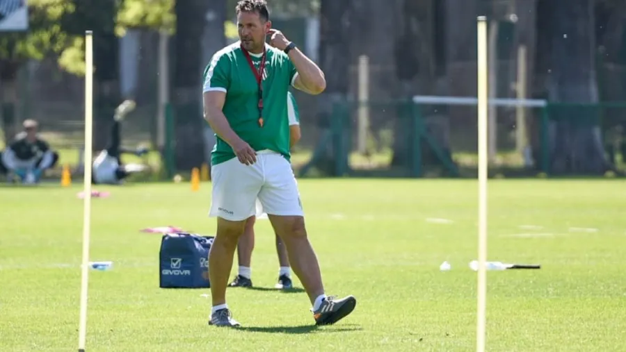 Diego Dabove dejó de ser el DT de Banfield