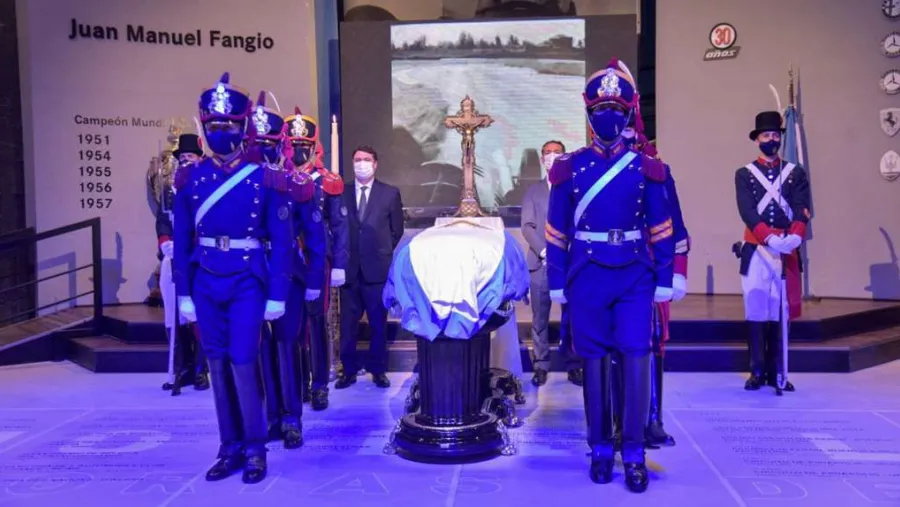 Los restos de Juan Manuel Fangio ya descansan en su museo de Balcarce