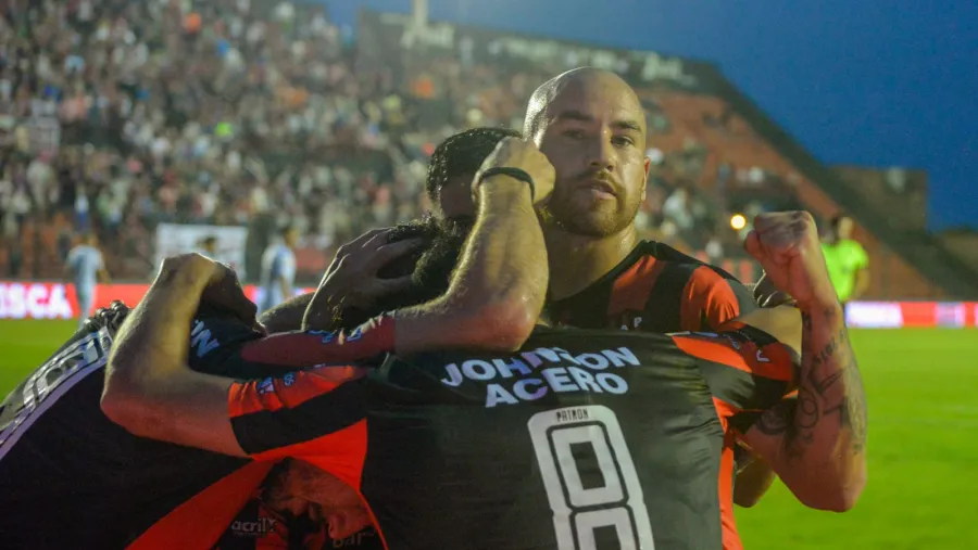 Fútbol: Patronato venció al último campeón y dejó atrás 12 fechas de sinsabores