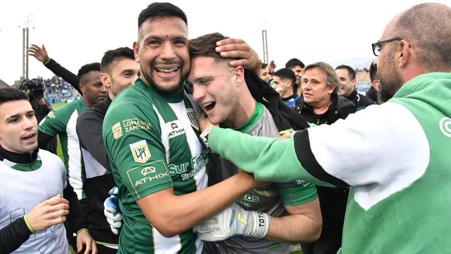 Copa Argentina: con Cambeses como figura, Banfield clasificó por penales a semifinales