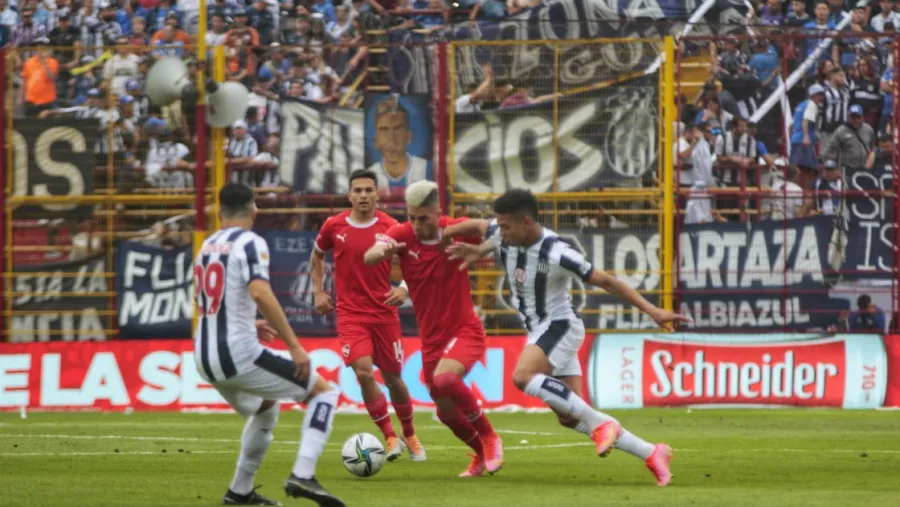 Copa Argentina: por penales, Talleres eliminó a Independiente y avanzó a las semifinales