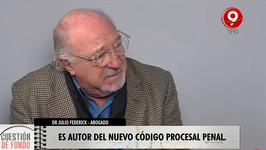 Julio Federik quien acusó más de 50 años de experiencia en el Derecho Penal aseguró que nunca vio el festival de recusaciones que ensaya la defensa del condenado en primera instancia, Sergio Urribarri.