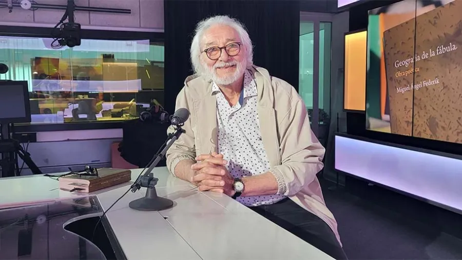 Miguel Ángel Federik en los estudios de RFI, antes de ser entrevistado por Jordi Batalle en los estudios que comparte con France 24 y que se difunde por las redes sociales en más de diez idiomas. Miguel Ángel Federik en los estudios de RFI, antes de ser entrevistado por Jordi Batalle en los estudios que comparte con France 24 y que se difunde por las redes sociales en más de diez idiomas.