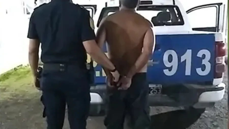 Un violento intentó asesinar a su pareja y sus hijos prendiéndolos fuego en Paraná. El intento de femicidio ocurrió anoche. Un violento intentó asesinar a su pareja y sus hijos prendiéndolos fuego en Paraná. El intento de femicidio ocurrió anoche.