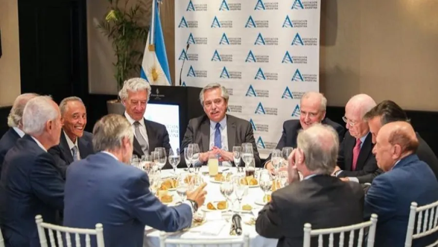 Fernández almorzó días atrás con los empresarios de AEA