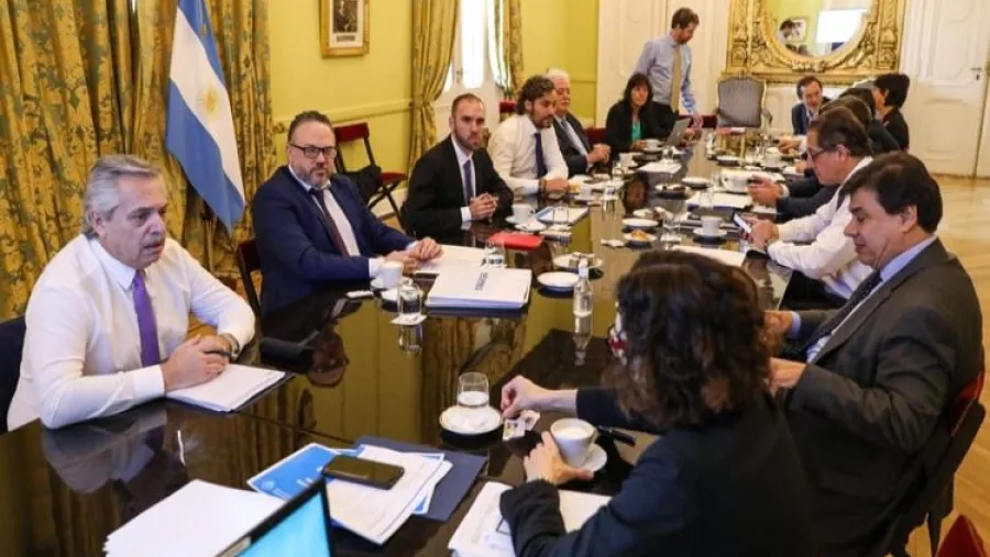 Fernández se reunió este lunes con el Gabinete Fernández se reunió este lunes con el Gabinete