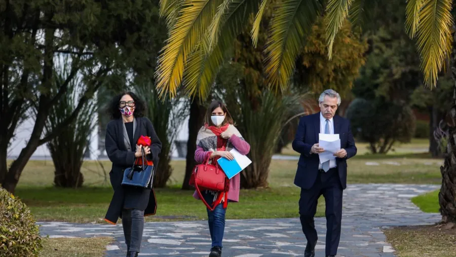 Fernández con Todesca y Raverta 
