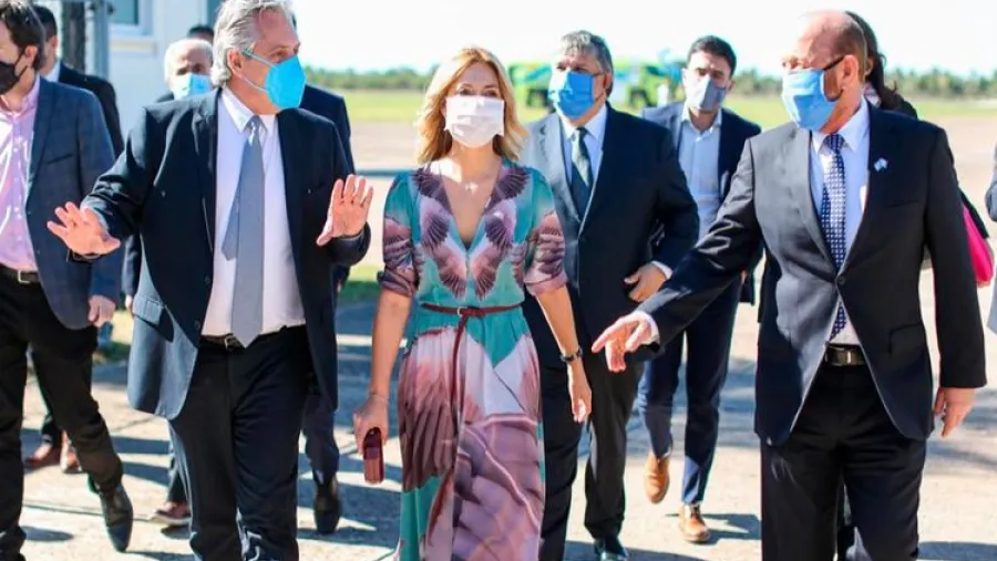 Fernández rechazó que el gobierno quiera quedarse con empresas y habló de Ganancias