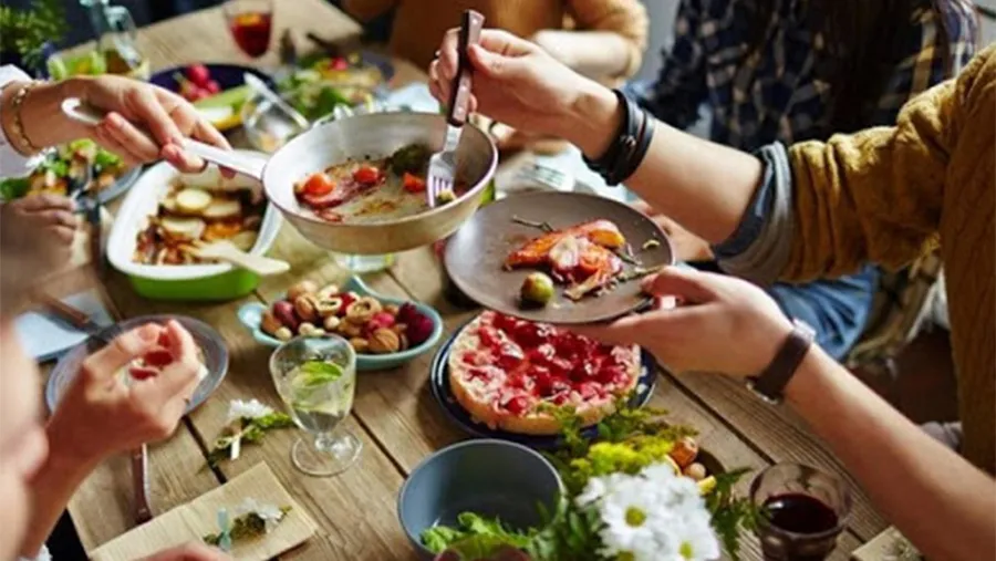 La Pampa, Entre Ríos, San Juan, San Luis, Mendoza y Jujuy permitirán este domingo juntarse para celebrar el Día de la Madre con un máximo de 10 participantes, mientras que en el resto del país recomendaron llamados telefónicos o videoconferencias.