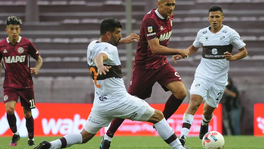 Lanús y Platense protagonizaron un empate a puro gol en “La Fortaleza” Lanús y Platense protagonizaron un empate a puro gol en “La Fortaleza”