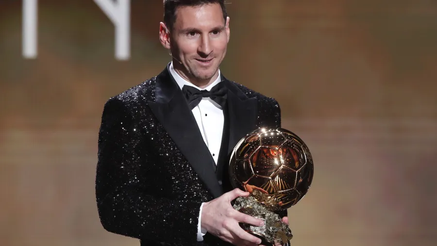 Lionel Messi coronó un año muy especial al ganar su séptimo Balón de Oro