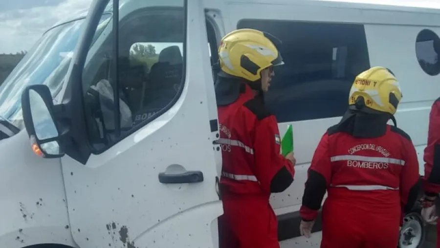 Una ambulancia despistó en Autovía Artigas