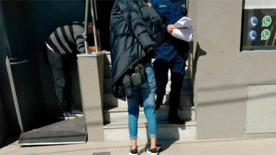 La fiesta había comenzado en horas de la noche del sábado y culminó con la intervención de la Policía y de personal de Habilitaciones de la Municipalidad de Paraná.