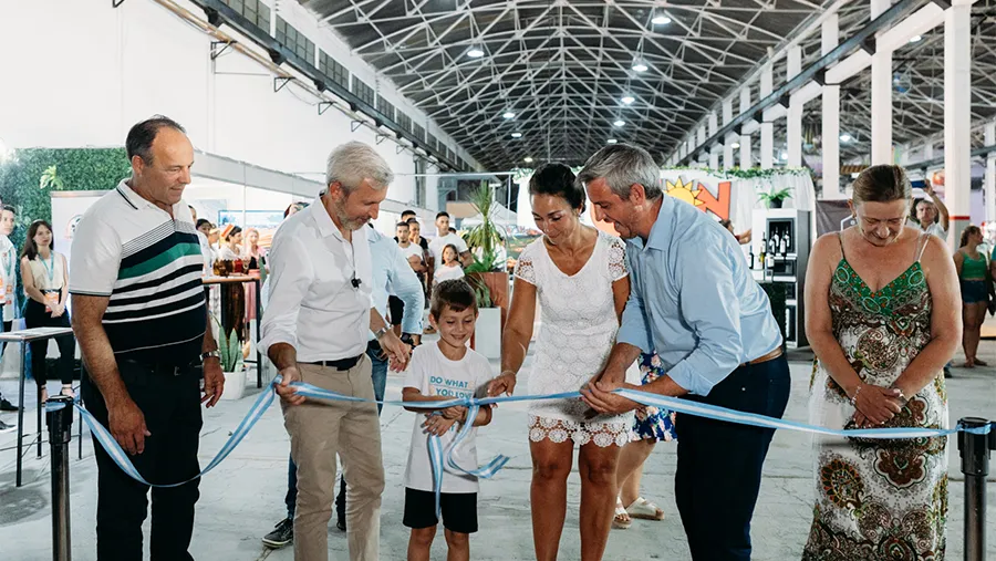 Rogelio Frigerio inauguró anoche la 39° Fiesta Nacional de la Artesanía en Colón. Rogelio Frigerio inauguró anoche la 39° Fiesta Nacional de la Artesanía en Colón.