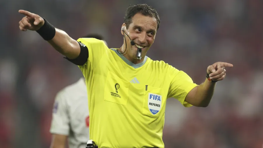 Fútbol: Fernando Rapallini dirigirá este martes su tercer partido en la Copa del Mundo Fútbol: Fernando Rapallini dirigirá este martes su tercer partido en la Copa del Mundo