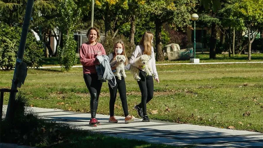 Los paseos y las reuniones sociales, con los debidos cuidados, ya volvieron a la cotidianidad en muchas provincias. De a poco, la cuarentena comienza a despedirse en al menos 18 provincias.