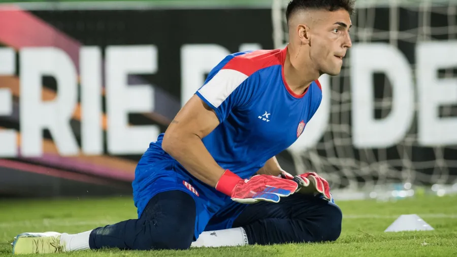 Santiago Mele firmó su contrato para seguir en Unión de Santa Fe Santiago Mele firmó su contrato para seguir en Unión de Santa Fe