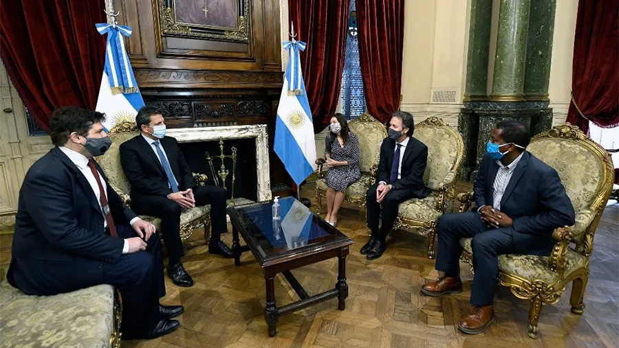 La delegación del FMI, encabezada por la directora adjunta del Departamento del Hemisferio Occidental, Julie Kozack, y el jefe de la misión para Argentina, Luis Cubeddu, arribó al país el lunes pasado y permanecerá al menos una semana más.