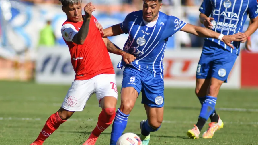 Godoy Cruz e Independiente no se dieron respiro y empataron a puro gol en Mendoza