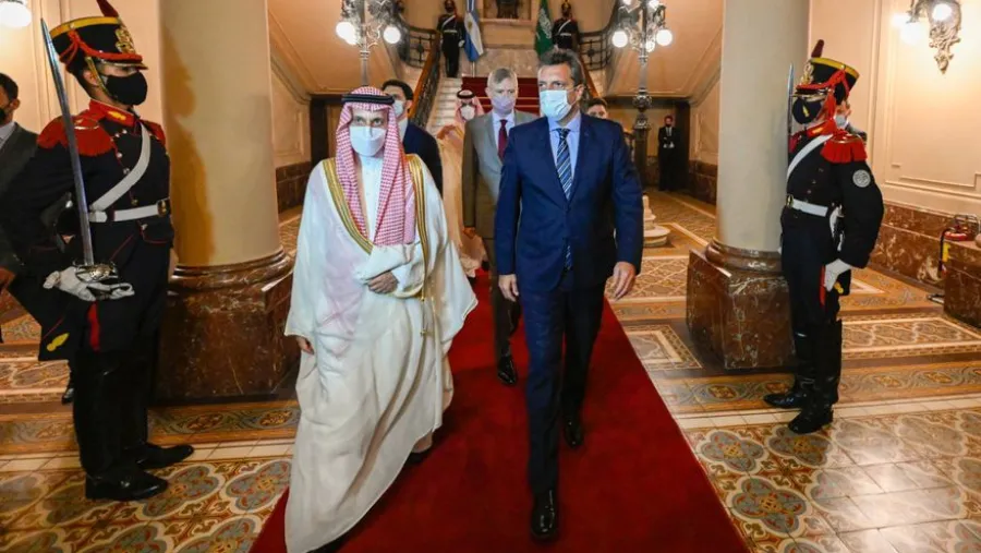 Massa junto al príncipe saudi, en una visita al Congreso de la Nación, el viernes pasado