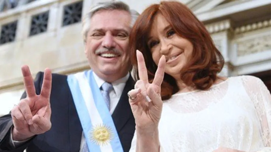 Alberto Fernández y Cristina Fernández durante el acto de asunción del Gobierno Nacional.
