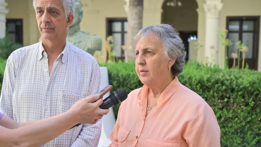La secretaria de Ambiente, Rosa Hojman, explicó que las cianobacterias "siempre están presentes en el agua”. La secretaria de Ambiente, Rosa Hojman, explicó que las cianobacterias "siempre están presentes en el agua”.