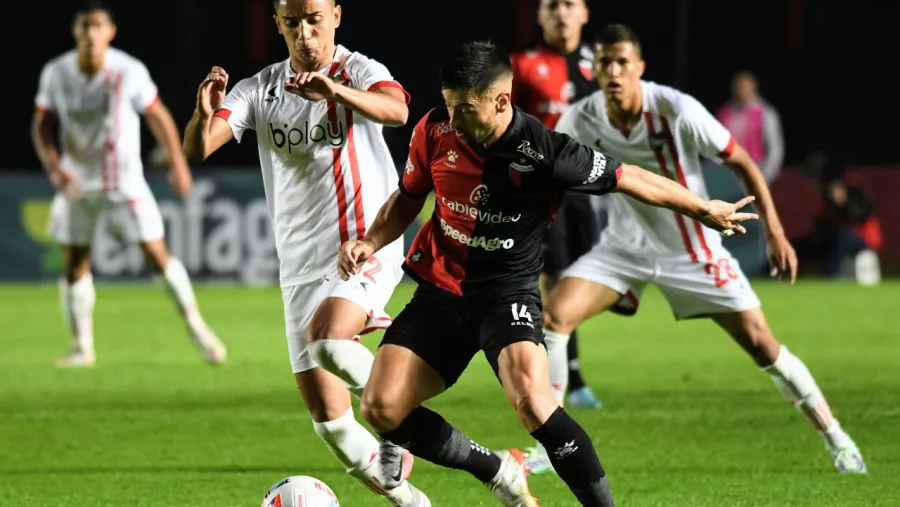 Con un agónico gol de tiro libre, Estudiantes privó a Colón del triunfo en Santa Fe Con un agónico gol de tiro libre, Estudiantes privó a Colón del triunfo en Santa Fe