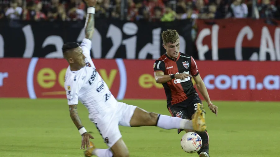 Patronato le complicó las cosas a Newell’s, pero sumó otra frustración en Rosario Patronato le complicó las cosas a Newell’s, pero sumó otra frustración en Rosario
